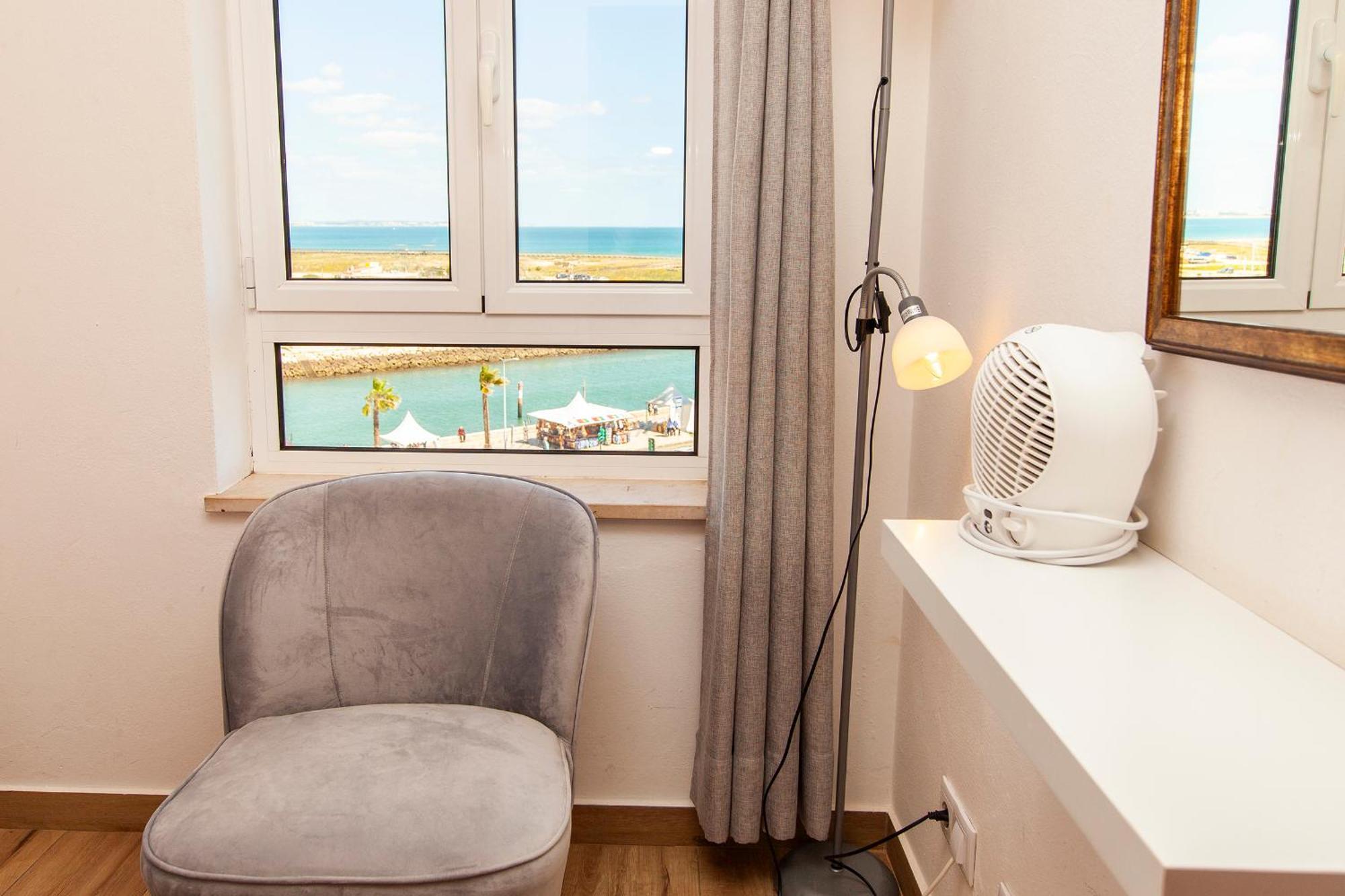 A38 - Rising Sun Top-Floor Flat Lagos Luaran gambar