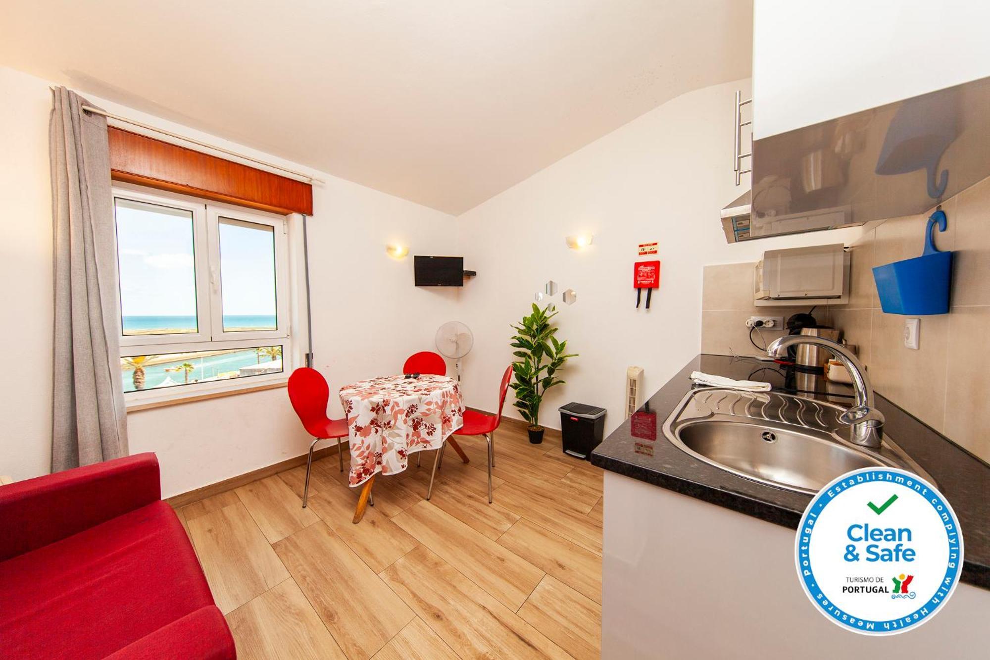 A38 - Rising Sun Top-Floor Flat Lagos Luaran gambar