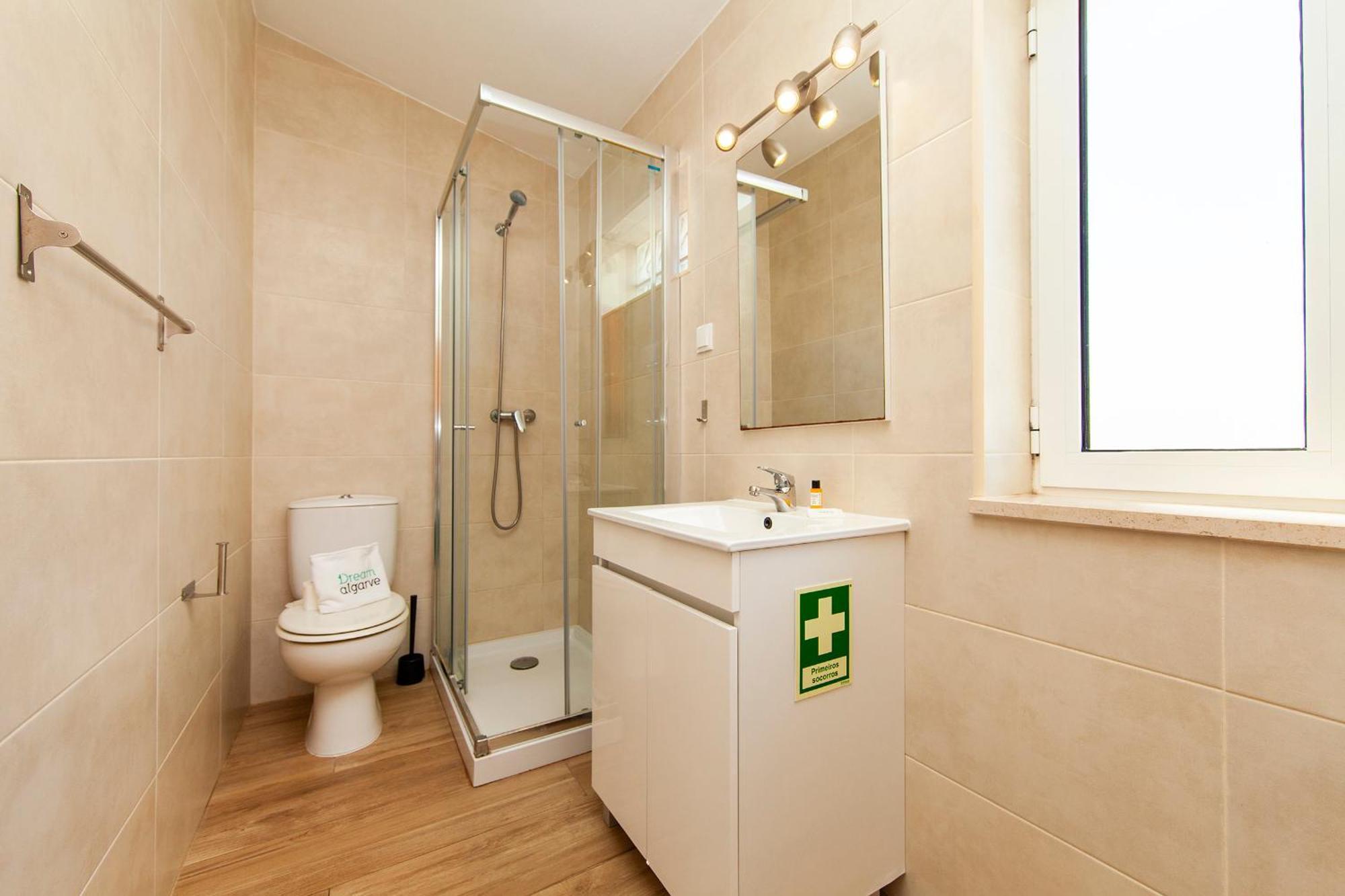 A38 - Rising Sun Top-Floor Flat Lagos Luaran gambar