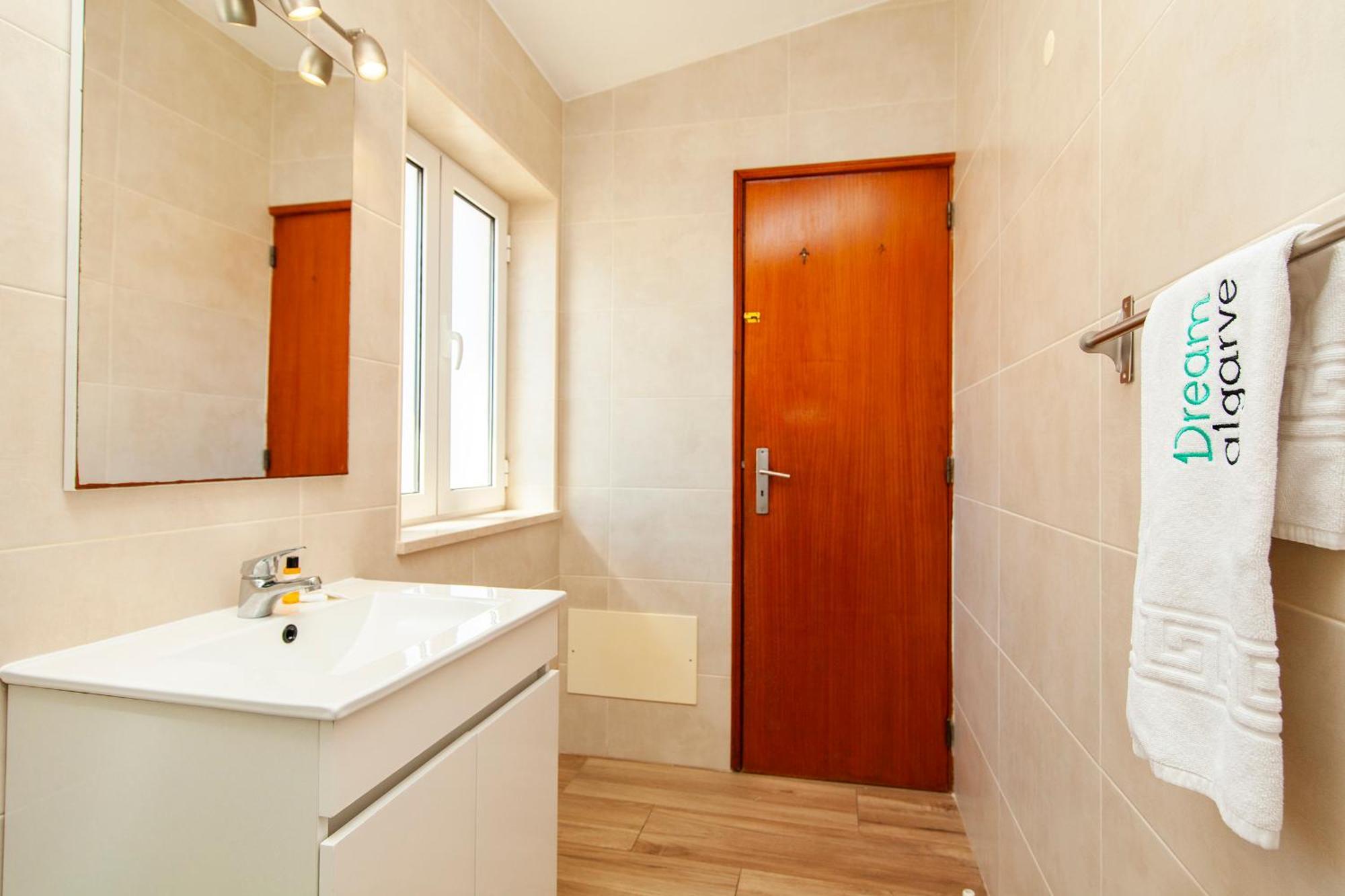 A38 - Rising Sun Top-Floor Flat Lagos Luaran gambar